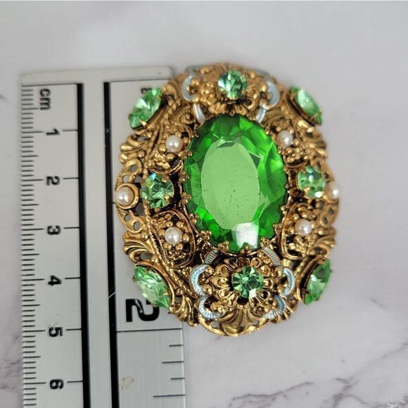 West Germany Vintage Elegant Green and Gold Jewelry Set Brooch Clip On Earrings - Picture 13 of 15